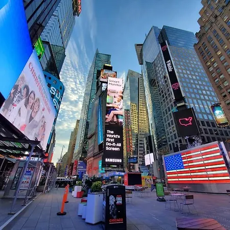 Stay Steps To Times Square, Beyond The Edge, Empire State Building & More!